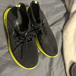 Sz 3 Black and Yellow Kids Sneakers